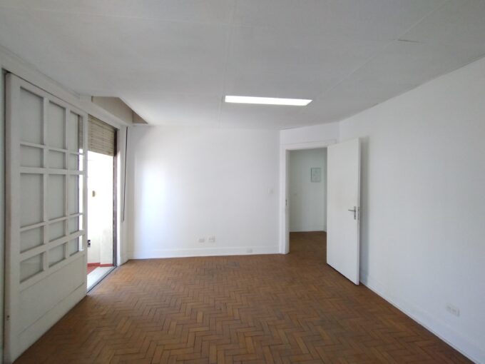 Conjunto Comercial para Locação com 76 m², 3 Salas e Sacadas na Sé