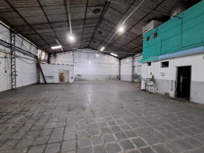 Galpão com 870 m², Trifásico e Entrada para Caminhões – São Caetano do Sul