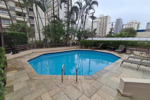 condominio-plaza-athenee-residence-piscina