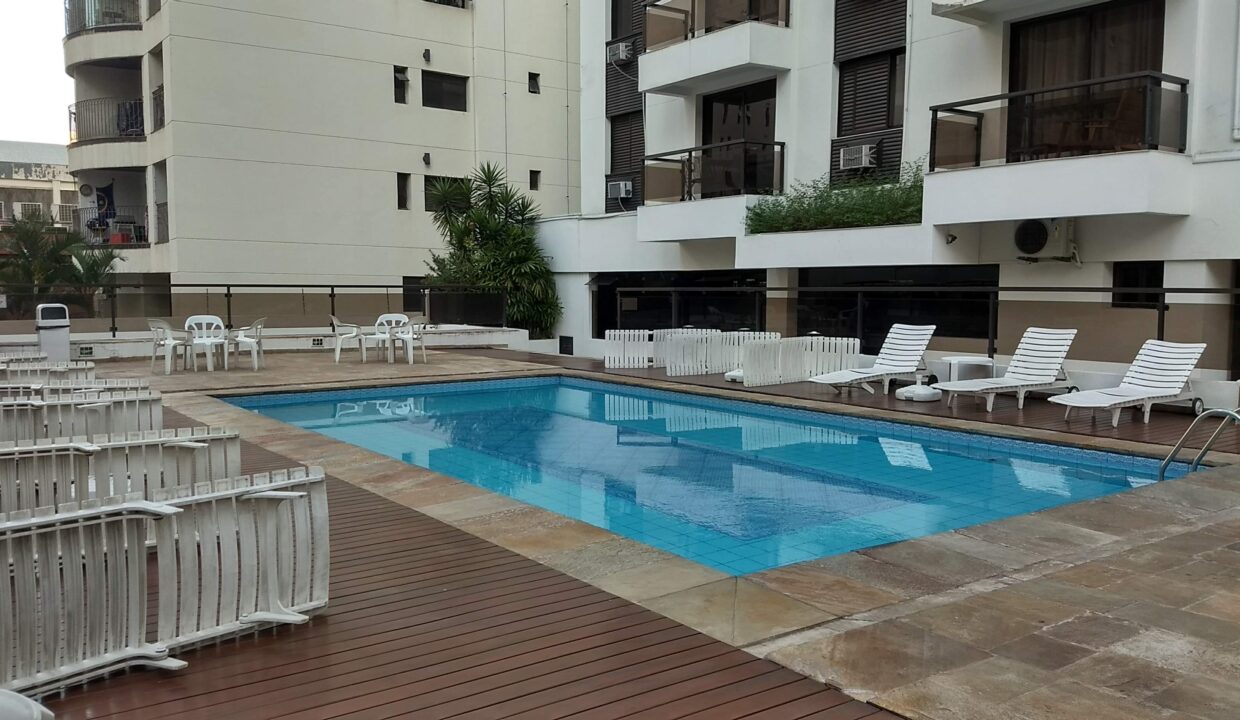 21edificio-saint-exupery-piscina