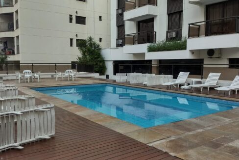 21edificio-saint-exupery-piscina
