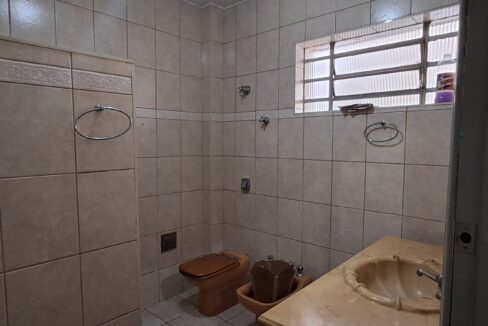 36 banheiro de cima que atende os fundos